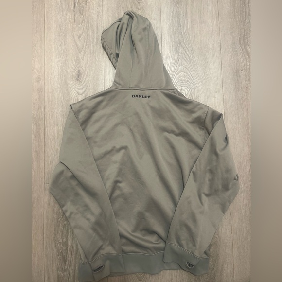 Oakley XL Gray/Silver zip up hoodie. (Very lightly worn) - Picture 4 of 5
